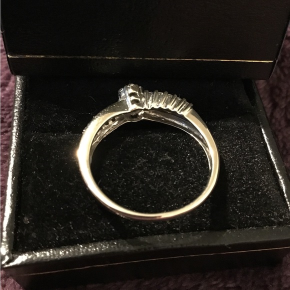 Designer Vintage 10K White Gold Natural Diamond Ring- - Picture 5 of 16